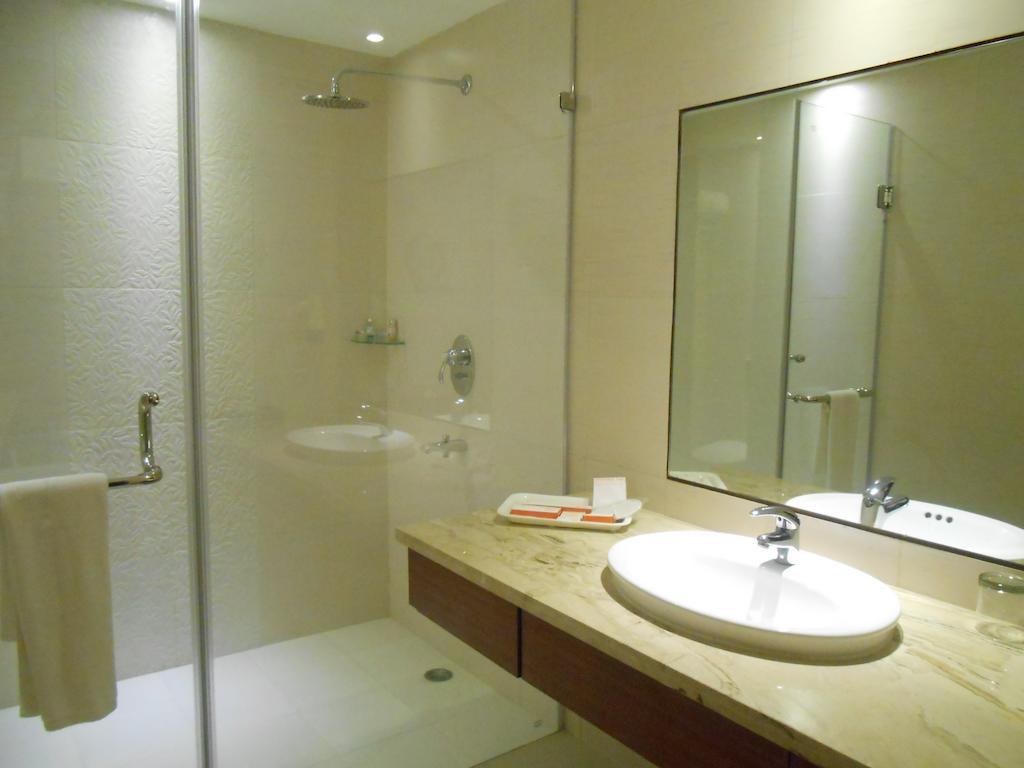 Celesta - Kolkata Hotel Екстериор снимка