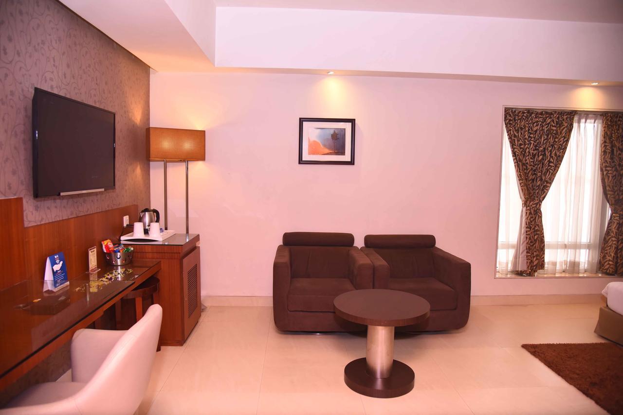 Celesta - Kolkata Hotel Екстериор снимка