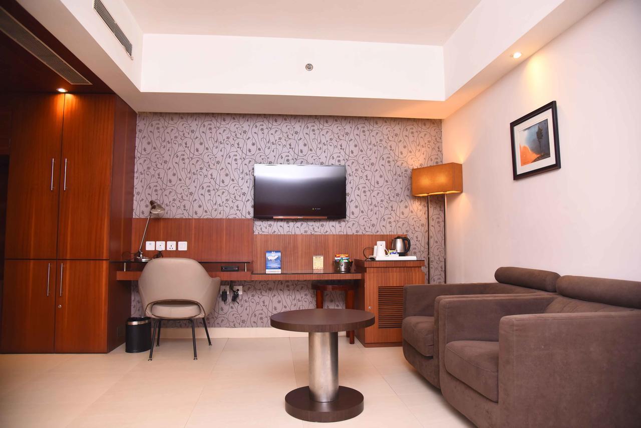 Celesta - Kolkata Hotel Екстериор снимка