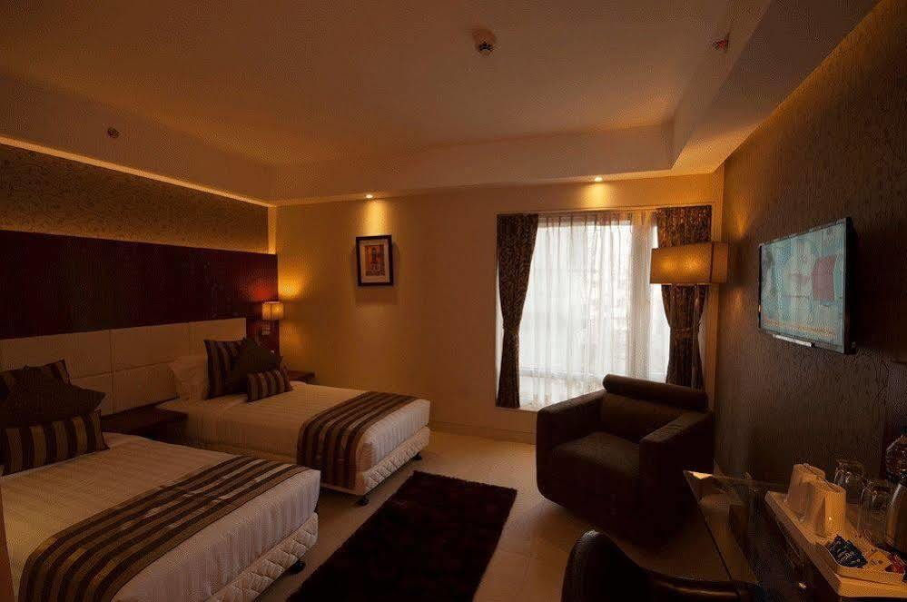 Celesta - Kolkata Hotel Екстериор снимка