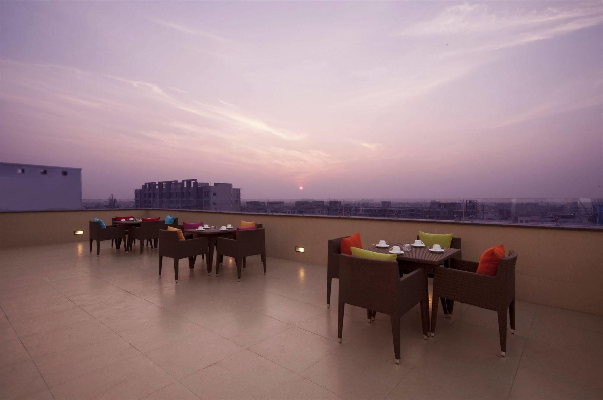 Celesta - Kolkata Hotel Екстериор снимка